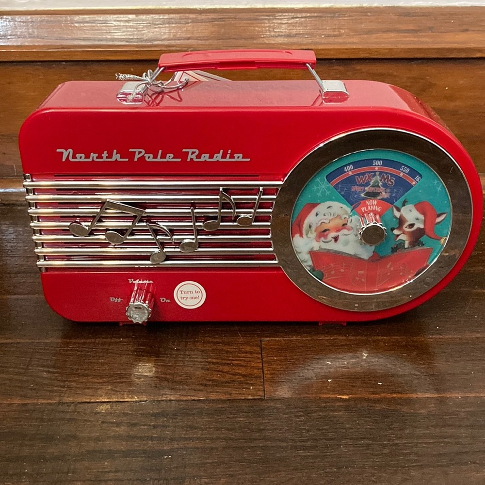 FINAL DROP🚨NIB Large North Pole Radio Vintage Red Retro Holiday Christmas Radio
